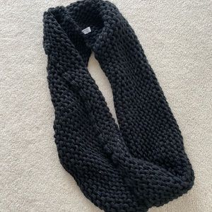 Black circle scarf